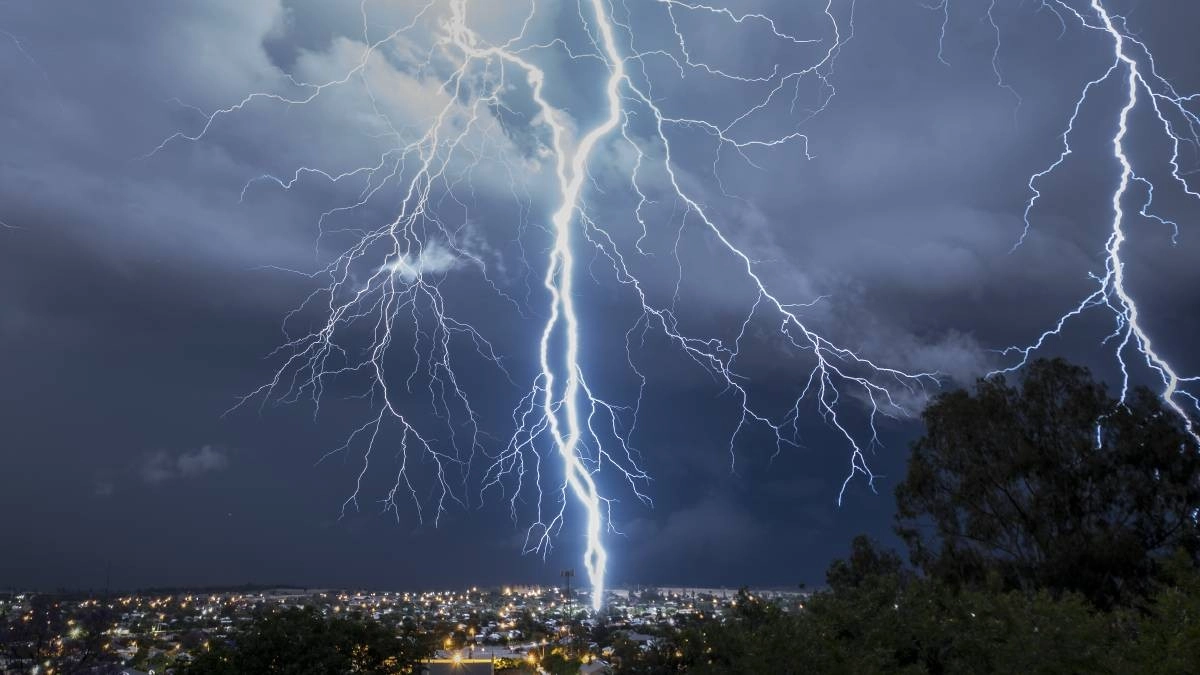 Έκτακτο Δελτίο τοπικά ισχυρών καιρικών φαινομένων για αύριο Παρασκευή. Δυναμικά επικίνδυνα φαινόμενα. Δελτίο καιρού 8/7/2022.