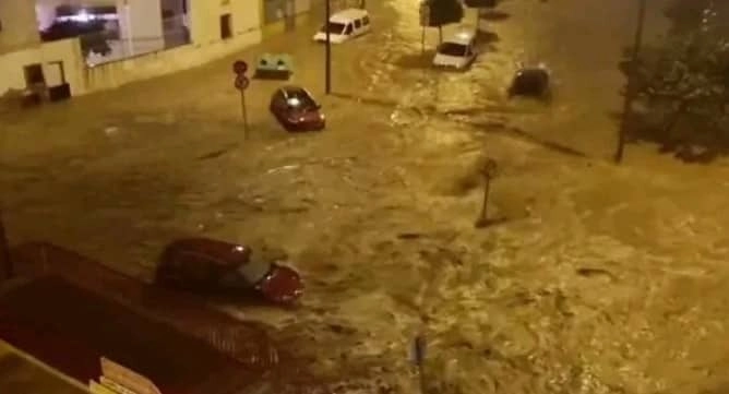 Σφοδρή κακοκαιρία πλήττει την Ισπανία και τα Κανάρια Νησιά : Ένας νεκρός και πολλές καταστροφές στη Μούρθια.
