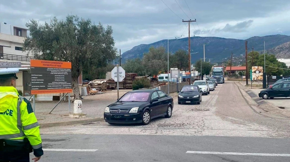 Αθηνών - Κορίνθου: Από την ισχυρή καταιγίδα έπεσε ο βράχος - Συνεχίζεται το μποτιλιάρισμα 