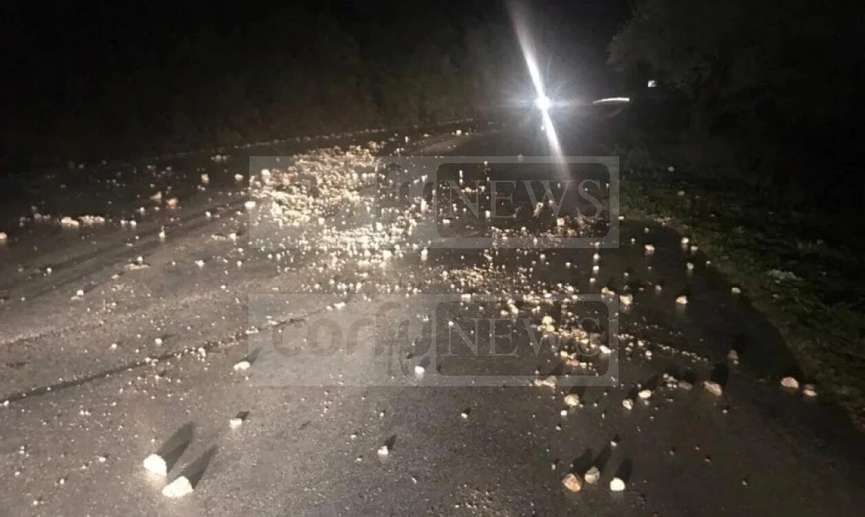 Προβλήματα στη βόρεια Κέρκυρα - κατολισθήσεις .   