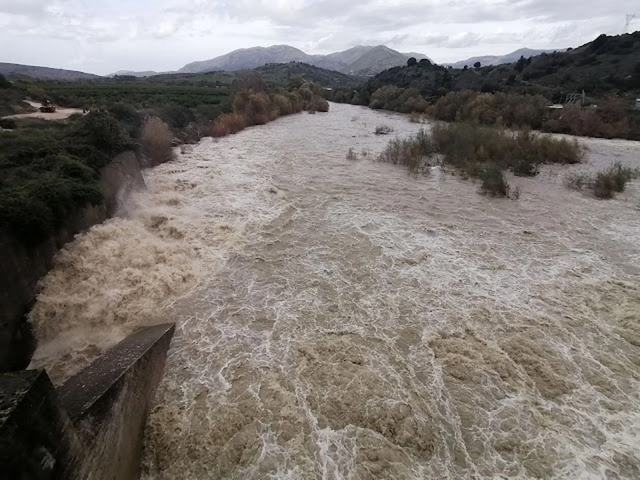 Πλημμύρες στη Θεσπρωτία : Αποκλεισμένοι τρείς οικισμοί εξαιτίας της υπερχείλισης του ποταμού Καλαμά