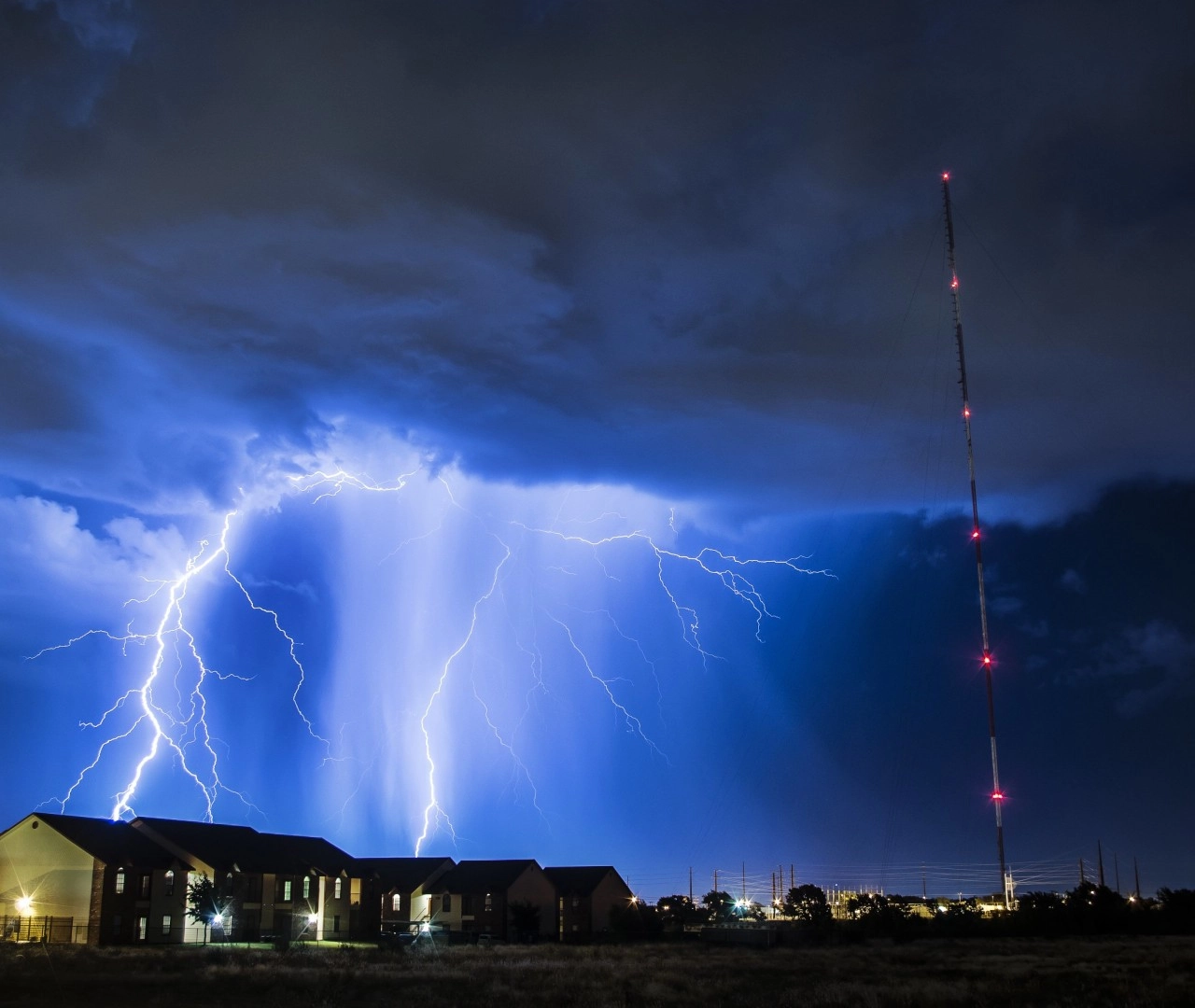 Έκτακτο δελτίο ισχυρών τοπικά καταιγίδων ⚡ την Τρίτη 10-01-23