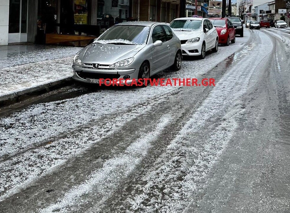Ισχυρή χαλαζόπτωση στην πόλη της Πάτρας. Δείτε βίντεο - φωτογραφίες.