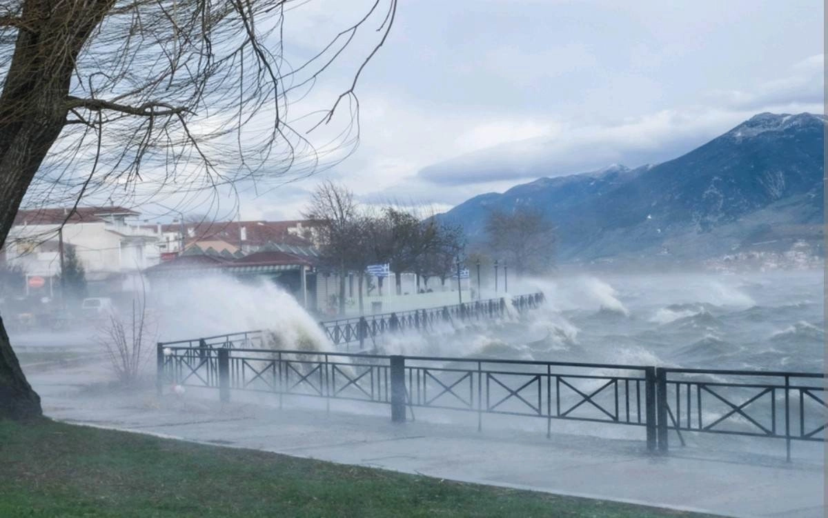 Ανεμοστρόβιλος στα Ιωάννινα : Σοβαρές ζημιές και διακοπές ρεύματος σε τέσσερις κοινότητες