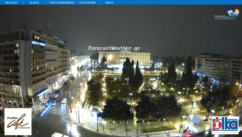 Χιονίζει στο κέντρο της Αθήνας. Δείτε LIVE ΕΙΚΟΝΑ.