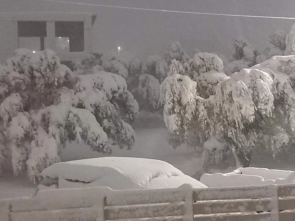 Όμορφες εικόνες και βίντεο από την χιονισμένη Αττική - Νέα υποτροπή του καιρού από το βράδυ παρά την ύφεση των φαινομένων