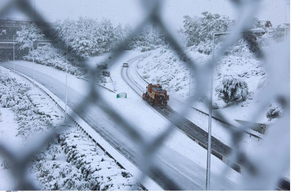 Σαρώνει την Στερεά Ελλάδα: Η κατάσταση στο οδικό δίκτυο - Ποιες περιοχές δεν έχουν ρεύμα