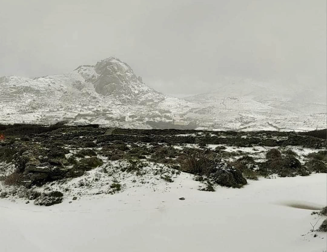 Κυκλάδες : Ντύθηκαν στα λευκά ορεινές περιοχές της Τήνου και της Νάξου - Που χρειάζονται αλυσίδες (video)