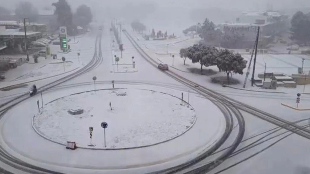 Φθιώτιδα: Στα λευκά η Λαμία που χρειάζονται αλυσίδες