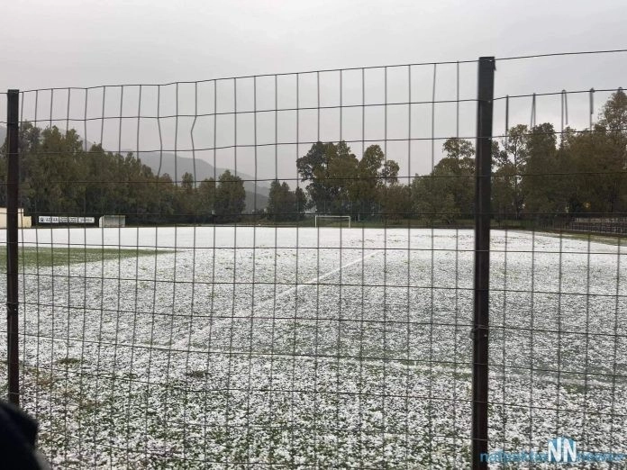 Σφοδρή χαλαζόπτωση στην Ναύπακτο έκανε τα πάντα να ασπρίσουν (Βίντεο)