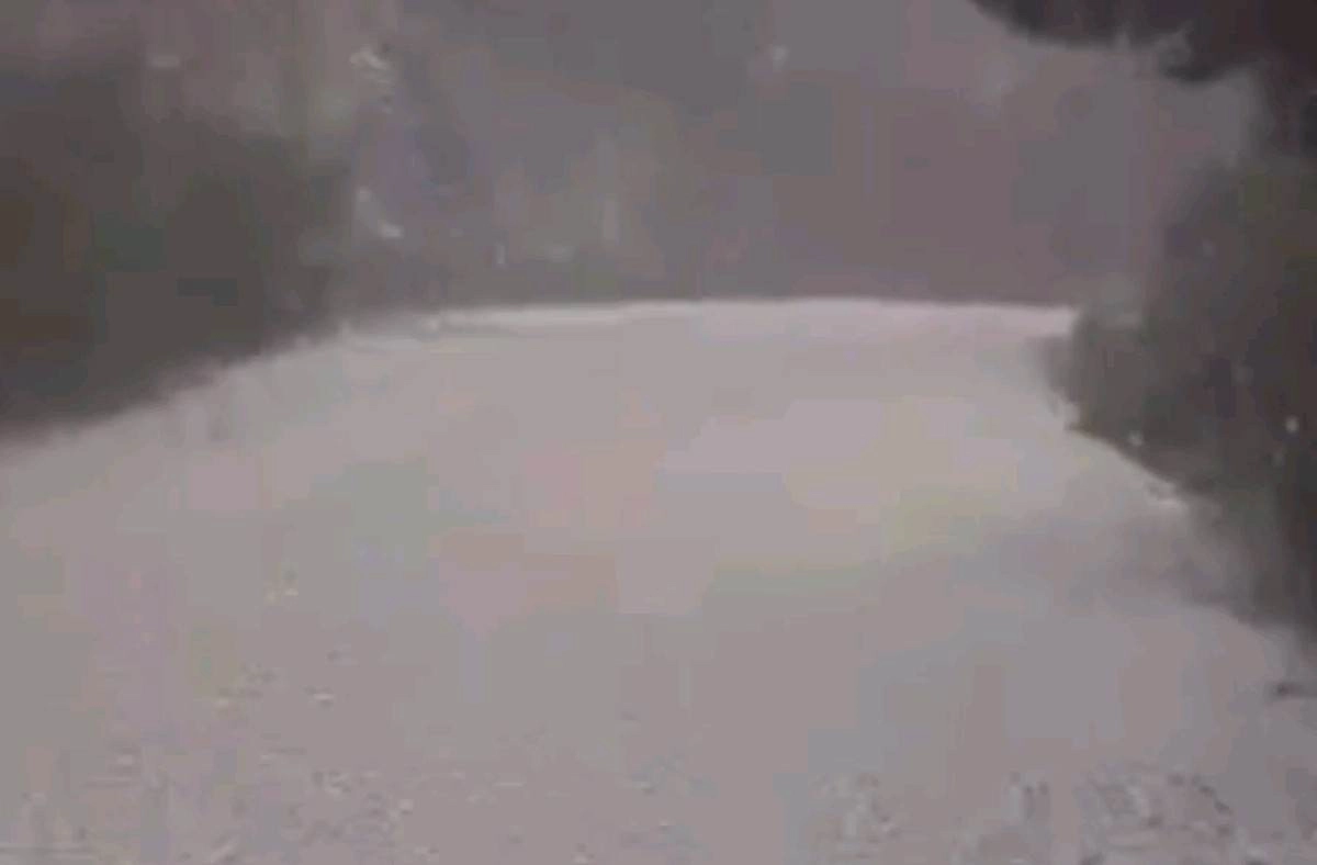 Ισχυρή χαλαζόπτωση πριν από λίγο στην περιοχή Στρατώνι Χαλκιδικής (video)