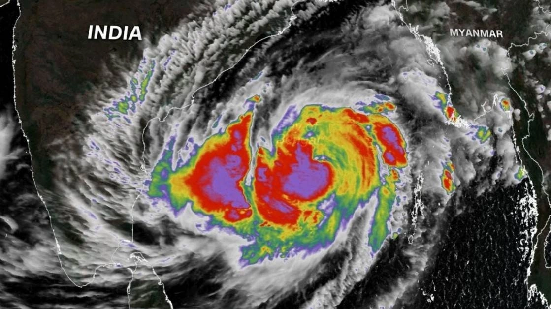 Ο τροπικός κυκλώνας Μόκα απειλεί τον μεγαλύτερο προσφυγικό καταυλισμό του κόσμου με τους ανέμους να αγγίζουν τα 175 χλμ την ώρα