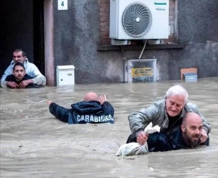 Ιταλία : Ανεβαίνει ο αριθμός των νεκρών στην Αιμίλια Ρομάνια ενώ άγνωστος είναι ακόμα ο αριθμός των αγνοουμένων