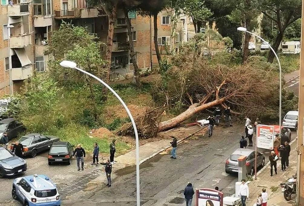 Κυκλώνας Νίνο στην Ιταλία : Πλημμύρες στην Περιφέρεια Πιεμόντε και σφοδροί άνεμοι στην Σικελία - Ένας νεκρός και πολλές ζημιές (video)