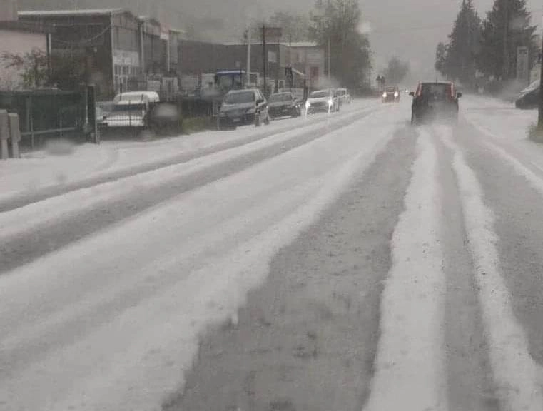 Ιταλία : Σφοδρή χαλαζόπτωση στην Λιγκούρια προκάλεσε χάος στους δρόμους - Τραγική ακόμα είναι η κατάσταση στην Αιμίλια Ρομάνια