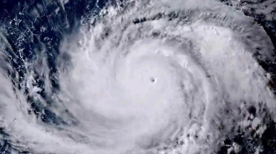 Το Γκουάμ προετοιμάζεται για την άφιξη του σούπερ τυφώνα Mawar με ταχύτητες ανέμων που θα ξεπεράσουν ακόμα και τα 280χλμ/ώρα