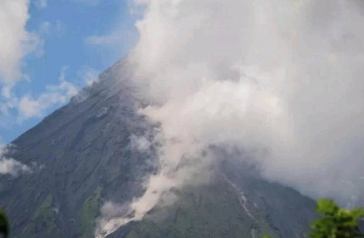 Φιλιππίνες : Κόκκινος συναγερμός για μεγάλη έκρηξη του ηφαιστείου Μαγιόν - Εκκενώνονται περιοχές