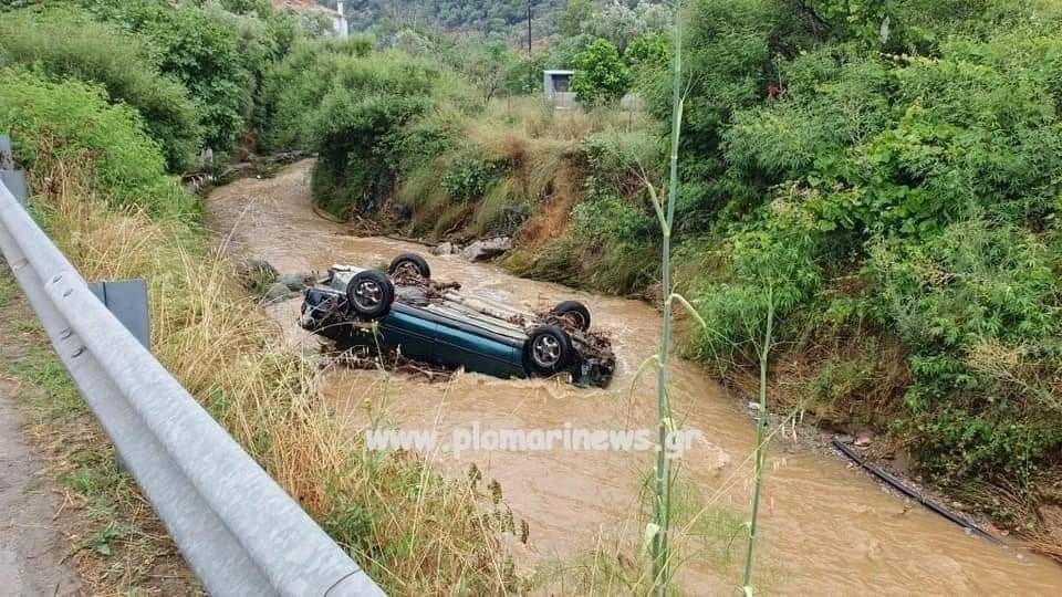 Λέσβος : Σοβαρά προβλήματα από την κακοκαιρία στο νησί - Αυτοκίνητα παρασύρθηκαν και πολλές ζημιές καταγράφηκαν στο Πλωμάρι