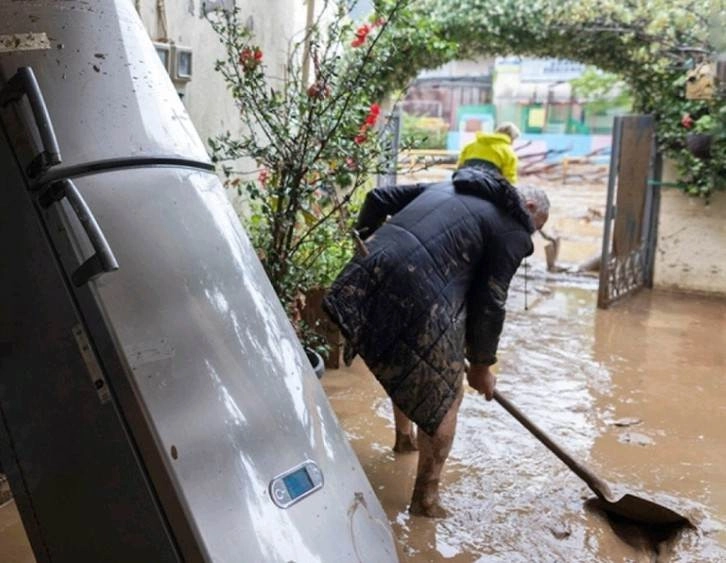 Προβλήματα καταγράφηκαν στην Εύβοια και την Σκύρο από τις ισχυρές βροχοπτώσεις - Στο Αλιβέρι πλημμύρισαν αρκετά σπίτια