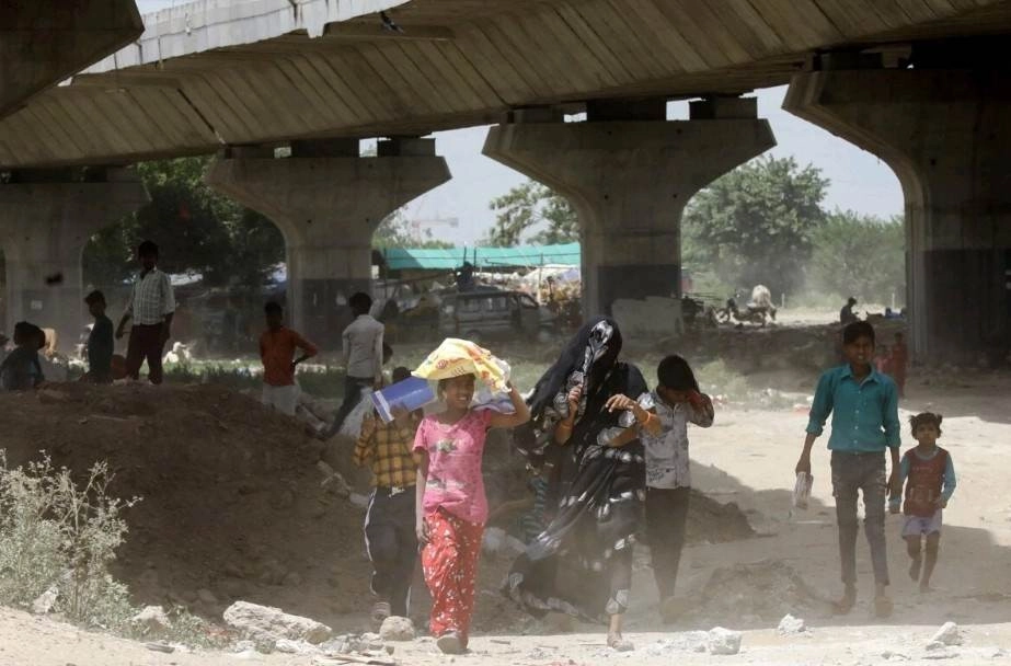 Φονικό κύμα καύσωνα πλήττει την Ινδία - Δεκάδες νεκροί με τον υδράργυρο να αγγίζει τους 46 βαθμούς κελσίου