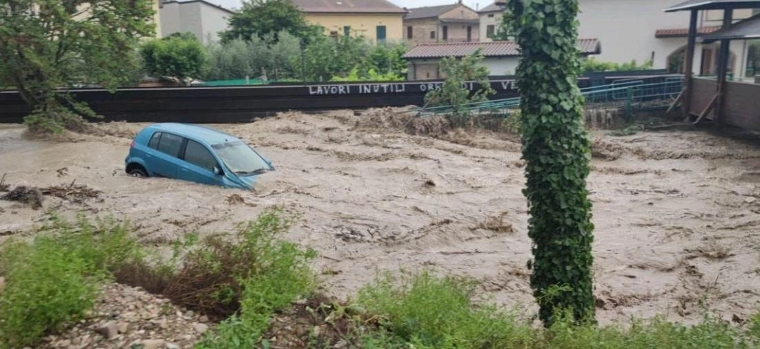 Ιταλία : Σοβαρές πλημμύρες σήμερα το απόγευμα στην Περιφέρεια της Ούμπρια από τις καταρρακτώδεις βροχές