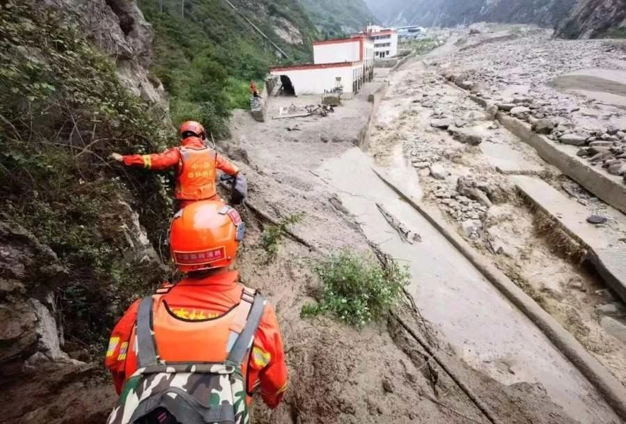 Κατολισθήσεις στην Κίνα με 4 νεκρούς, 3 αγνοούμενους και εκατοντάδες εκτοπισμένους από τις σφοδρές βροχοπτώσεις στην επαρχία Σετσουάν