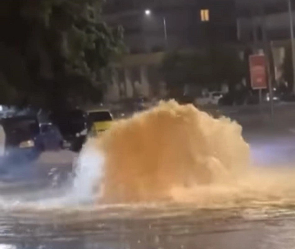 Προβλήματα στην Θεσσαλονίκη ύστερα από ισχυρή καταιγίδα : Ξεχείλισαν φρεάτια και δρόμοι μετατράπηκαν σε ποτάμια (video)