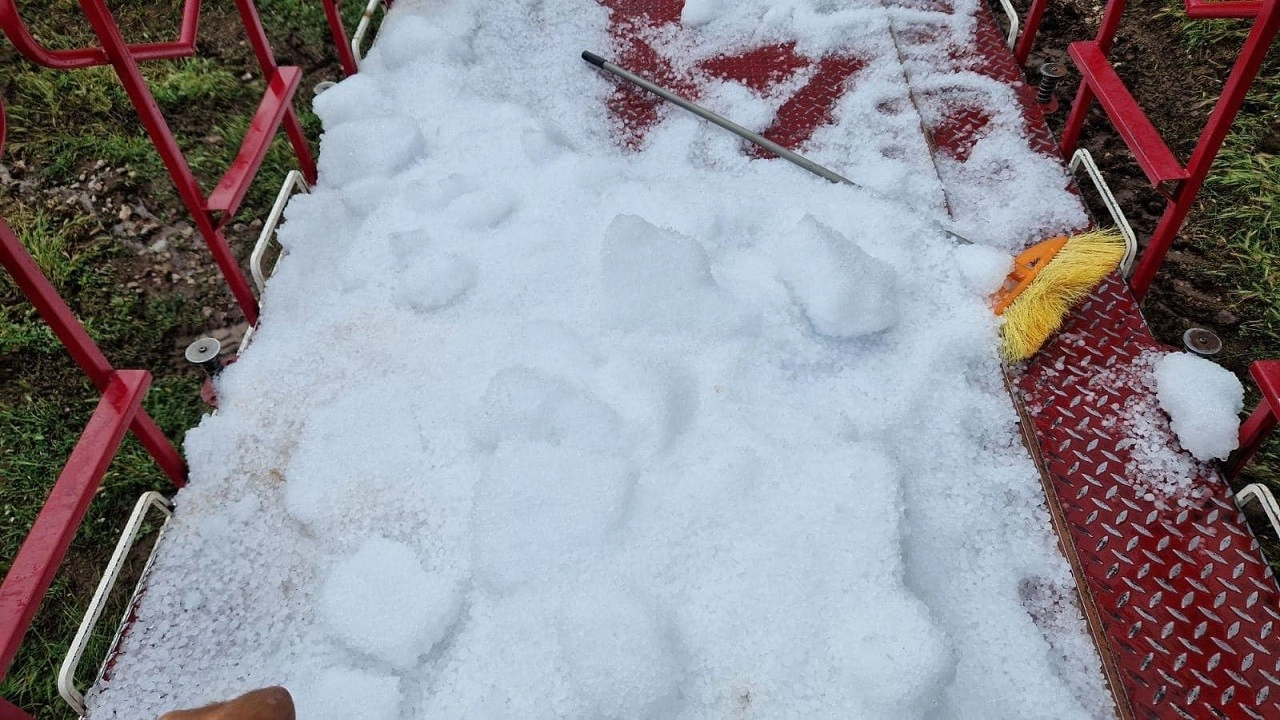 Σφοδρή χαλαζόπτωση στην Ανατολική Εορδαία : Έπεσε η θερμοκρασία από τους 29 βαθμούς κελσίου στους 15 μέσα σε λίγα λεπτά