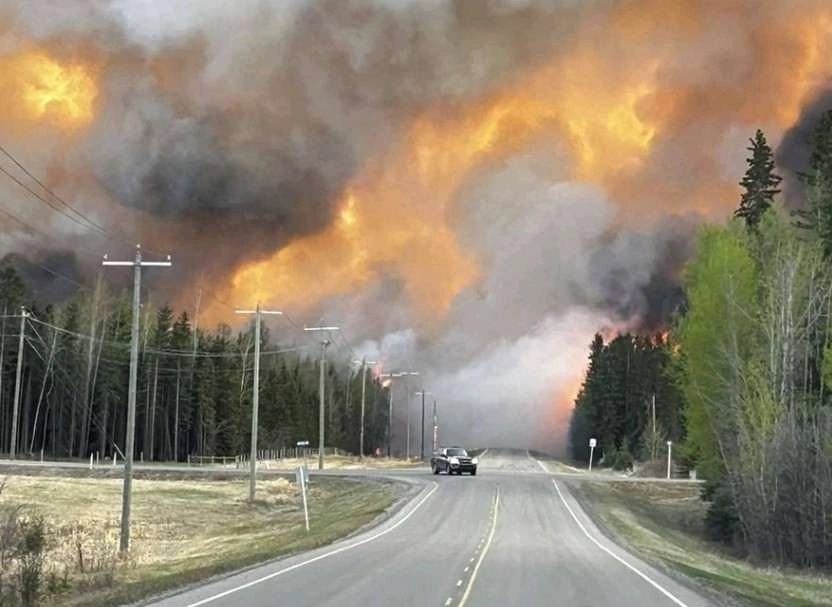 Σπάνε τα ρεκόρ όλων των εποχών οι πυρκαγιές στον Καναδά - 677 πύρινα μέτωπα καταγράφηκαν την Παρασκευή σε ολόκληρη την χώρα