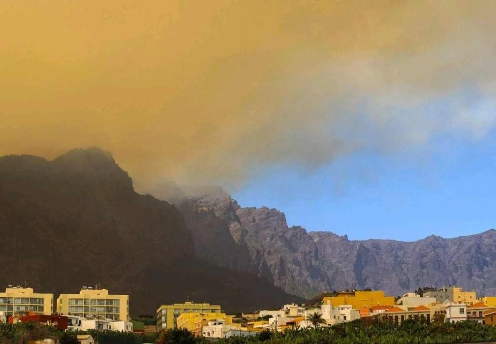 Ισπανία : Εκτός ελέγχου τα πύρινα μέτωπα στο νησί Λα Πάλμα - Πάνω από 4.000 άνθρωποι εγκατέλειψαν τα σπίτια τους
