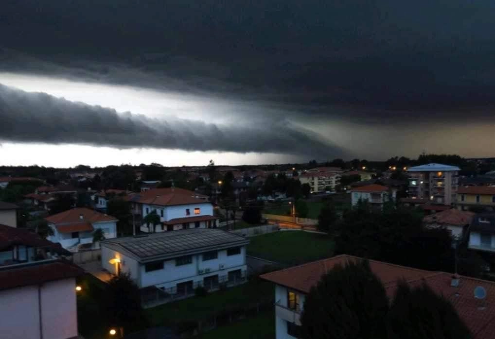 Βόρεια Ιταλία : Σφοδρή χαλαζόπτωση προκάλεσε τεράστιες καταστροφές μεταξύ Λομβαρδίας και Φριούλι Βενέτσια Τζούλια (απίστευτο βίντεο)