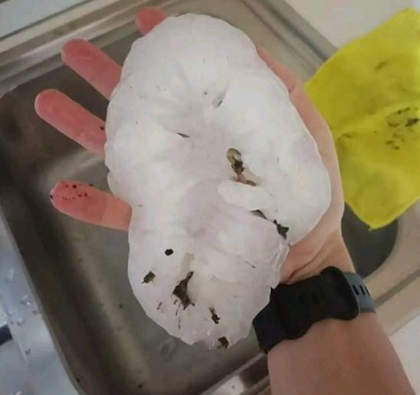 Ιταλία : Καταγράφηκε το μεγαλύτερο χαλάζι που έπεσε ποτέ στην ιστορία της Ευρώπης - Δύο νεκροί και εκατοντάδες τραυματίες