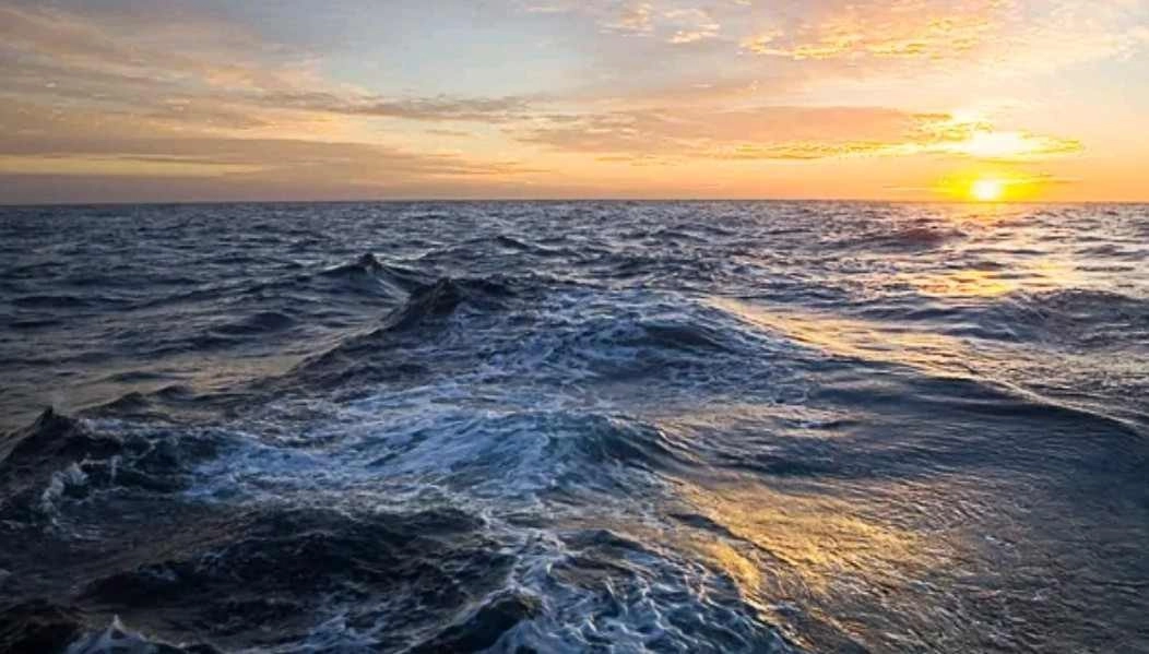 NOAA : Νέο ρεκόρ υψηλότερης θερμοκρασίας στην επιφάνεια της θάλασσας στον Βόρειο Ατλαντικό Ωκεανό