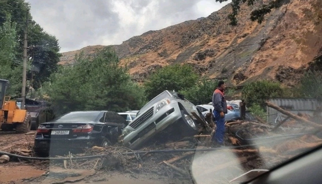 Καταρρακτώδεις βροχές και κατολισθήσεις προκάλεσαν 13 νεκρούς στο Τατζικιστάν