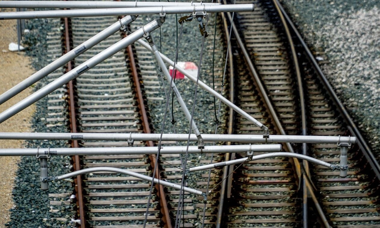 Κλειστή η γραμμή του τρένου Λάρισα - Βόλος εξαιτίας των ισχυρών καιρικών φαινομένων