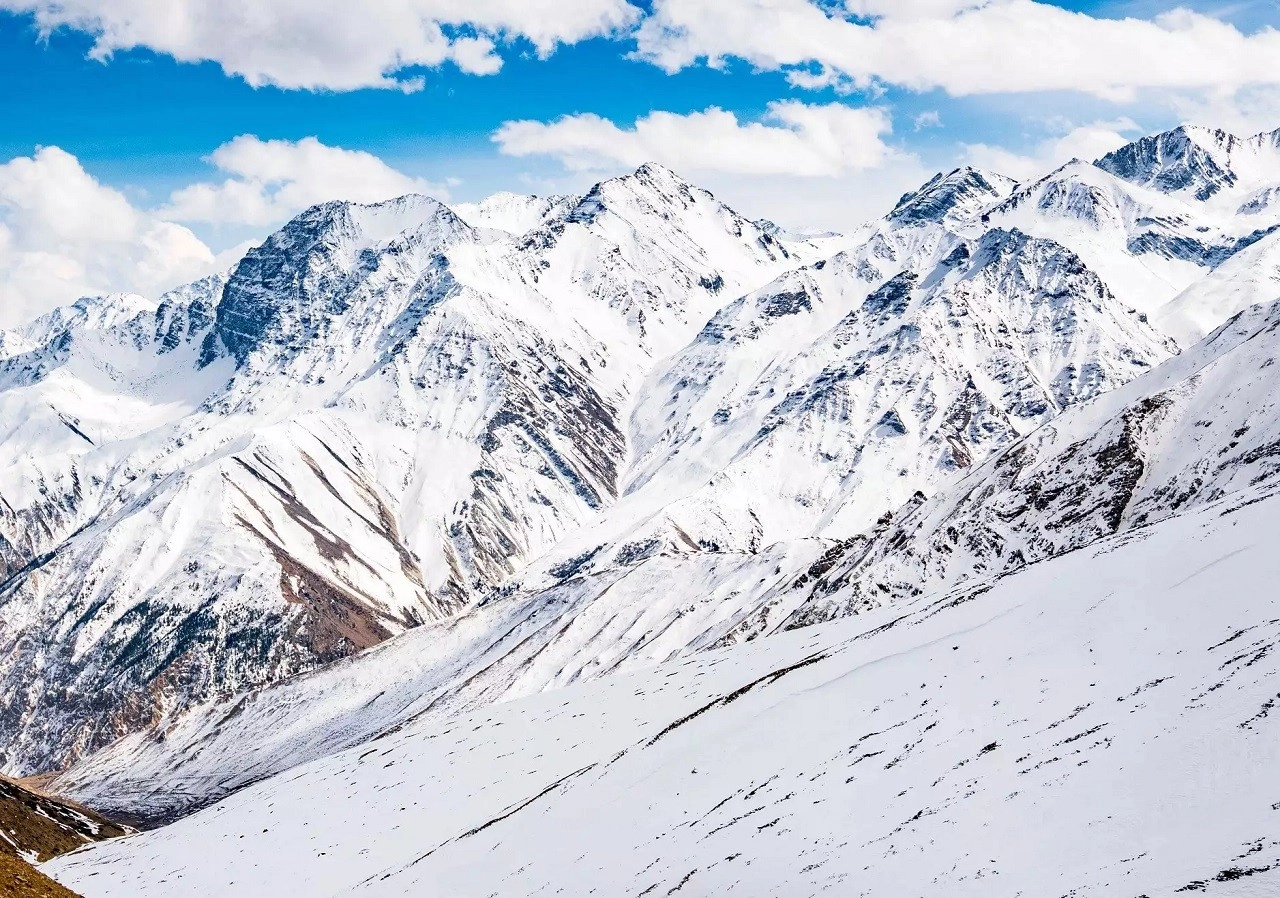 Ινδία: Υπερχείλισε λίμνη στα Ιμαλάια. Τουλάχιστον 14 νεκροί