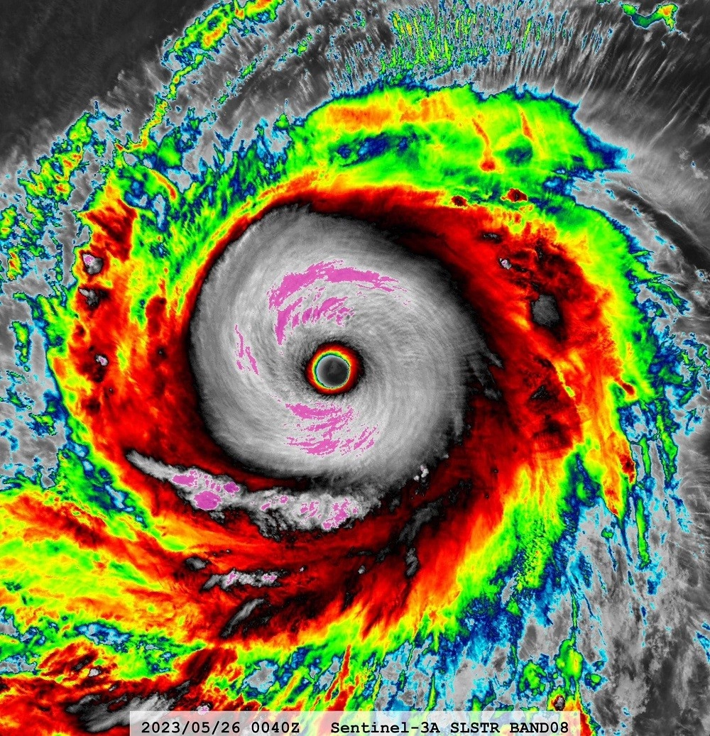 Τυφώνας Μπολάβεν στον Ειρηνικό Ωκεανό : Η 2η ισχυρότερη καταιγίδα στον πλανήτη για φέτος με ριπές ανέμων που αγγίζουν τα 345 χλμ/ώρα