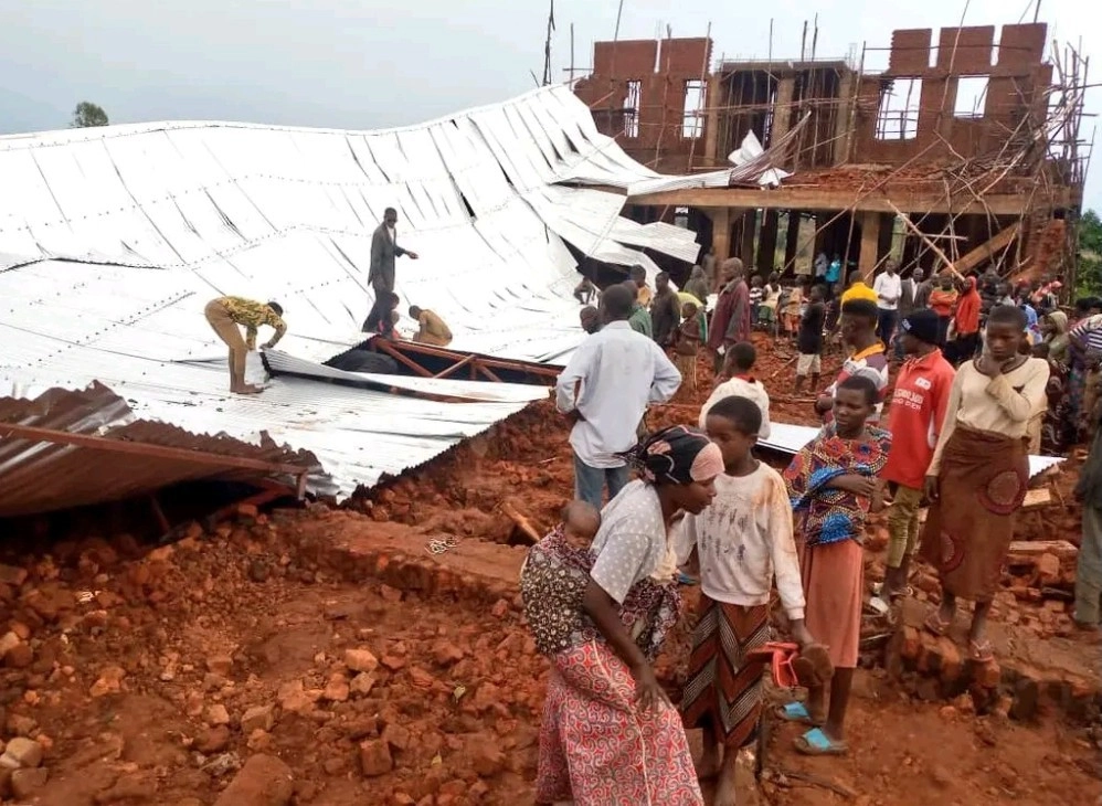 Αφρική : Καταρρακτώδεις βροχές προκάλεσαν την κατάρρευση εκκλησίας στο Μπουρούντι - 15 τραυματίες και 4 νεκρά παιδιά 