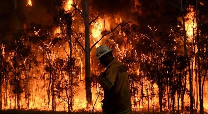 Δραματική η κατάσταση από τις πυρκαγιές στην Αυστραλία : 70 πυρκαγιές στο Σίδνεϊ και ένας νεκρός  