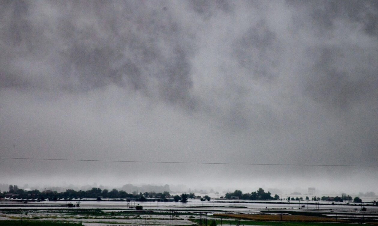 Διακοπές ρεύματος στην Κέρκυρα, κατολισθήσεις στα Ιωάννινα, θυελλώδεις άνεμοι ξερίζωσαν δέντρα στο Ακταίο στην Πάτρα 