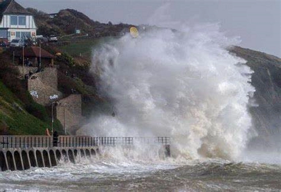Η καταιγίδα Κίραν άφησε πίσω της 18 νεκρούς και τεράστιες καταστροφές - Μία από τις ισχυρότερες που έπληξαν ποτέ την Ευρώπη