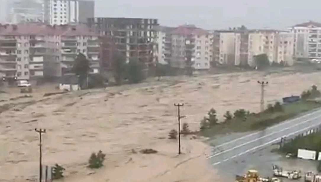 Καταστροφικές πλημμύρες και ισχυροί άνεμοι πλήττουν το Ζονγκουλντάκ της Τουρκίας : Δεκάδες οι νεκροί και οι αγνοούμενοι