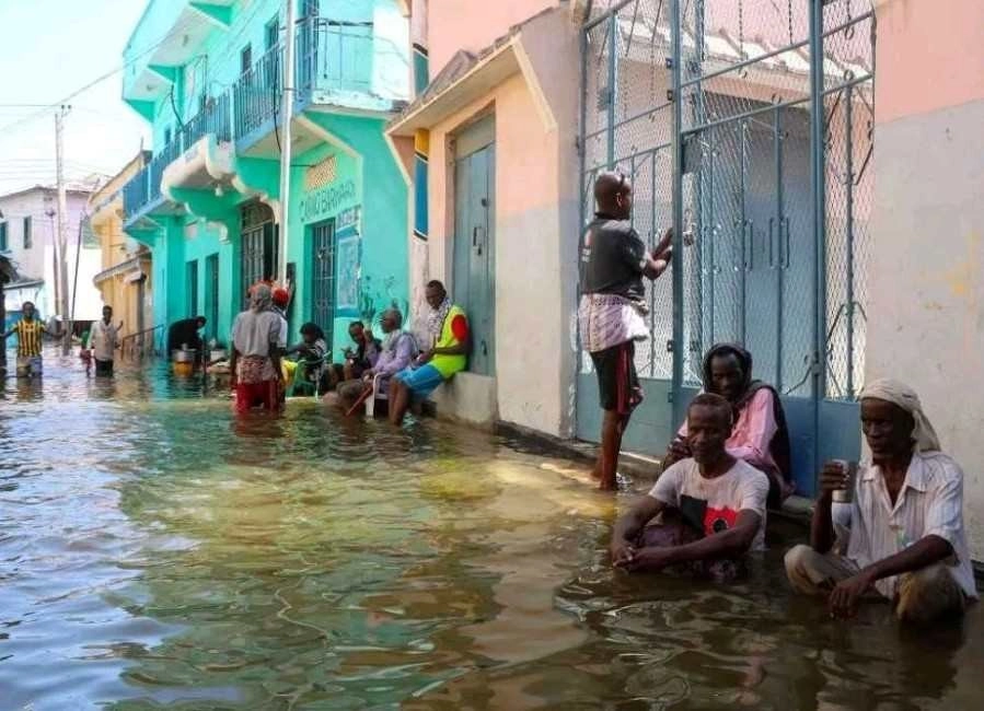 Σε κατάσταση εκτάκτου ανάγκης η Σομαλία από τις πλημμύρες : 96 νεκροί και 2 εκατομμύρια άνθρωποι στα πρόθυρα της πείνας