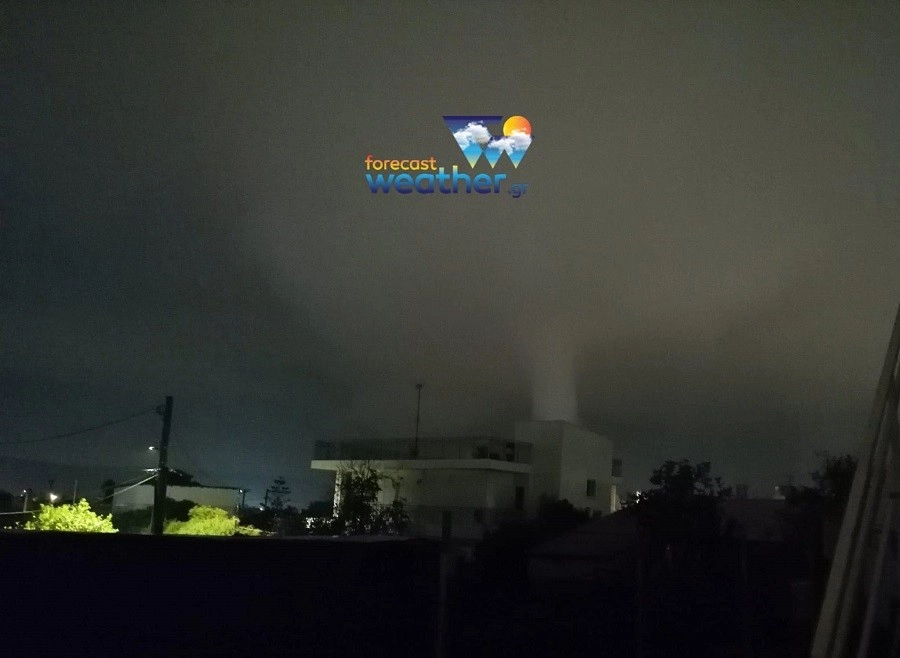 Ανεμοστρόβιλος διέλυσε σπίτι εξαμελούς οικογένειας στην Βάρη.