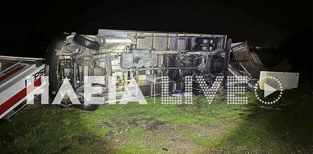 Πύργος: Το μπουρίνι αναποδογύρισε φορτηγό 