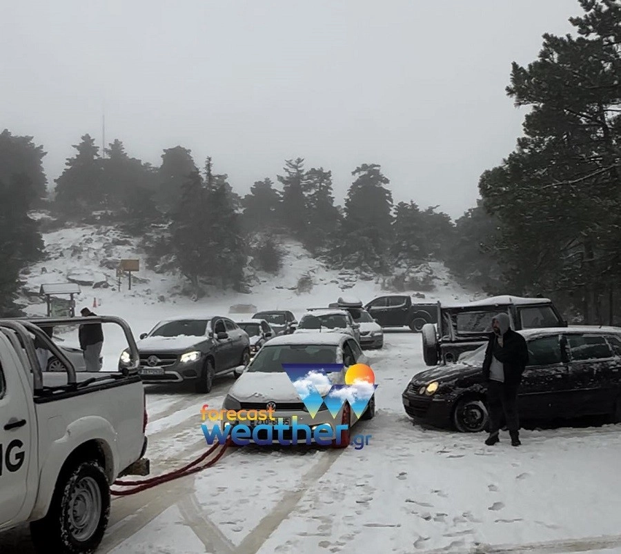 Προσπάθεια για να βγουν τα οχήματα από το Καταφύγιο Μπάφι. Δείτε το Βίντεο