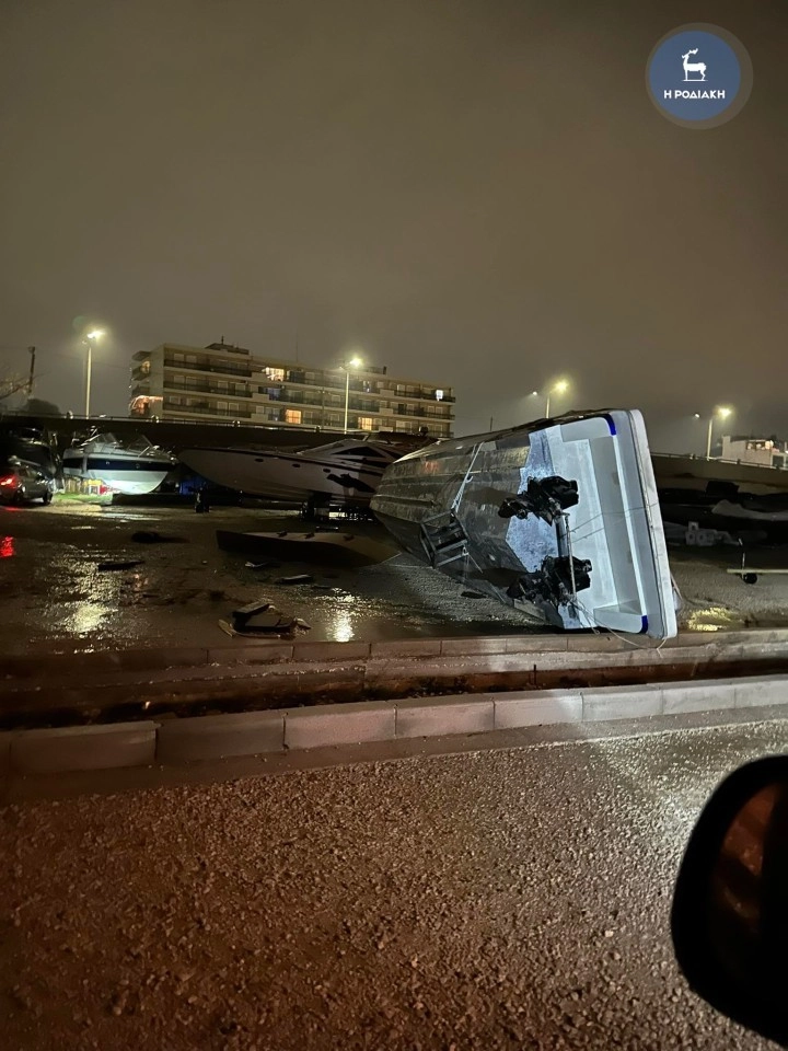 Ανεμοστρόβιλος χτύπησε την πόλη της Ρόδου. Δείτε το Βίντεο.