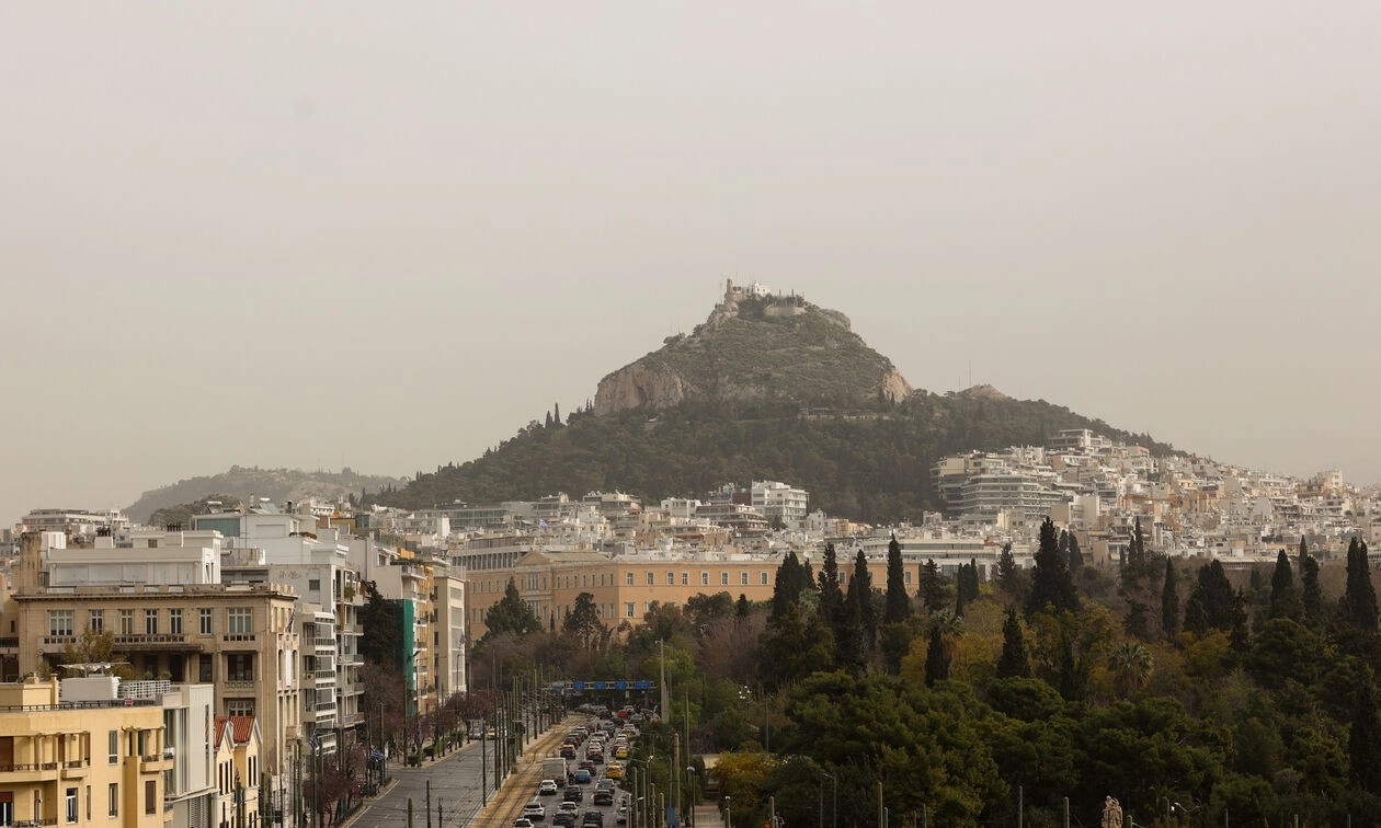 Ηλιοφάνεια με αραιές νεφώσεις.