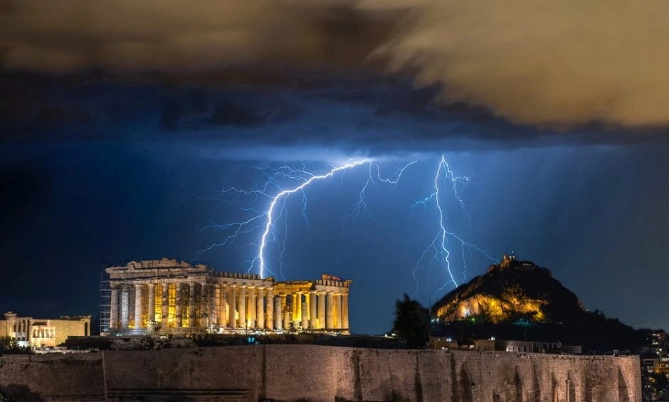 Βροχές και τοπικά έντονες καταιγίδες θα εκδηλωθούν έως το Σάββατο στην χώρα μας.
