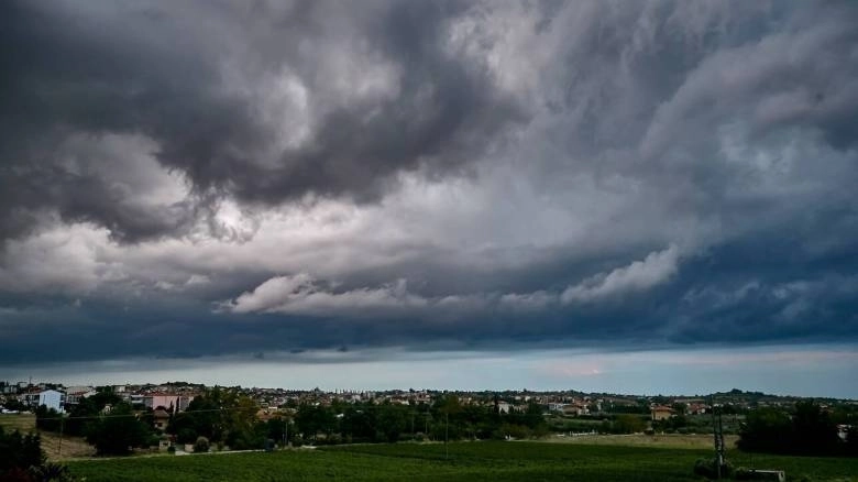 Λίγες βροχές στα Δυτικά, Κεντρικά και Βόρεια με θυελλώδεις ανέμους στα πελάγη μας και κατακόρυφη πτώση θερμοκρασίας